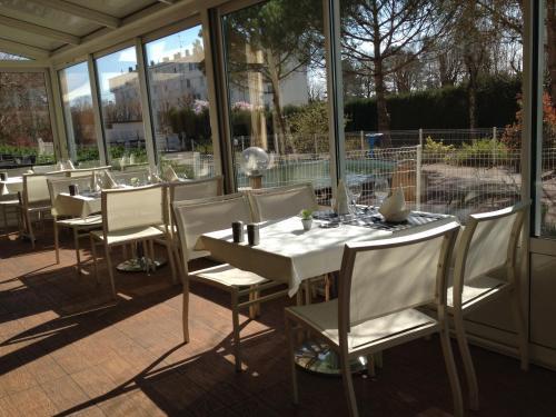 Logis Les Charmilles Chalon-sur-saone Sud